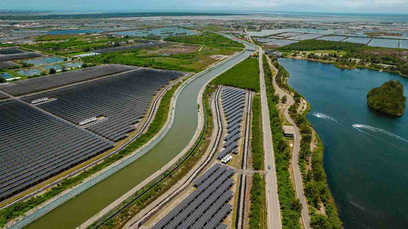 人生就是博能源事业提供智慧能源管理、、、太阳能监控管理、、全方位电厂建置及运维解决方案，，，，并拥有管理超过6000案场的经验