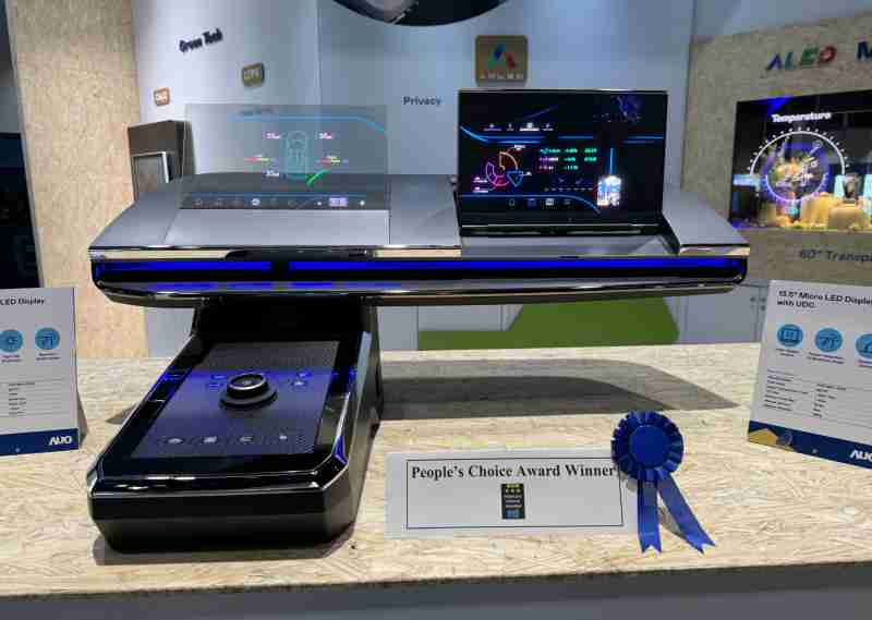 人生就是博车用Micro LED Display HMI解决方案获”最佳车用显示奖”，，，，以用户为中心开发，，，，针对前座驾驶与乘客设计兼具娱乐与安全的高画质屏幕，，，，包含车舱前座的Micro LED透明屏幕及全球首款内建镜头的智慧Micro LED显示器